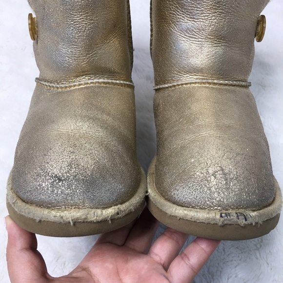 UGG Girl One Button Gold Boots Size 2 - Picture 4 of 15